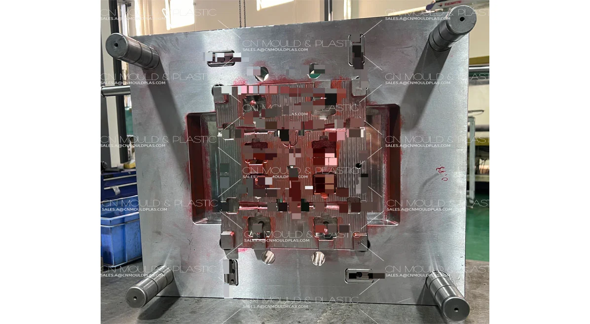 ¿Cómo funciona el moldeo por inserción de PCB?