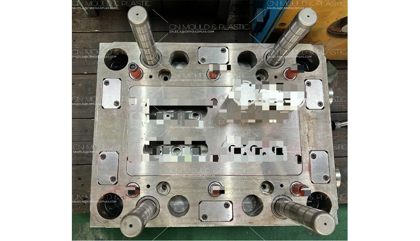 Moldeo por inyección automotriz